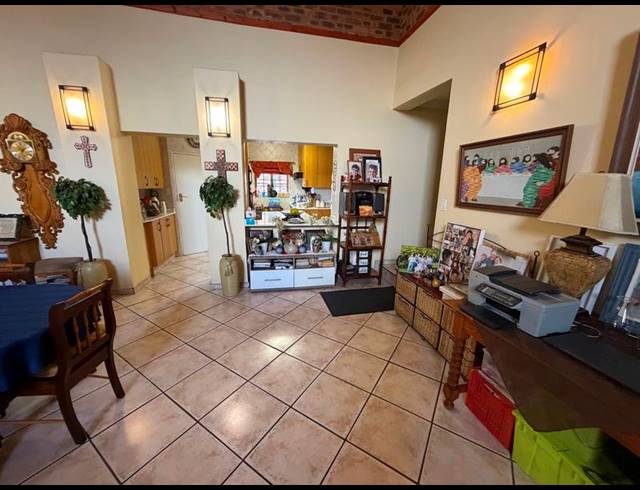 3 BEDROOM TOWNHOUSE FOR SALE IN AERORAND